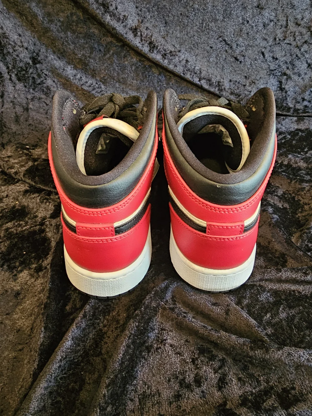 Nike Air Jordan 1 Mid GS Chicago Black Toe Youth 5Y